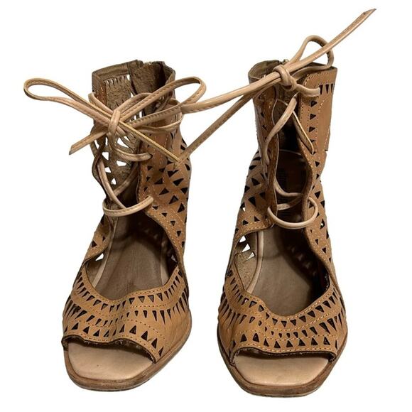 Jeffrey Campbell Laser Cut Beige Leather Rodillo Wedge Sandal size 6 - Picture 3 of 11
